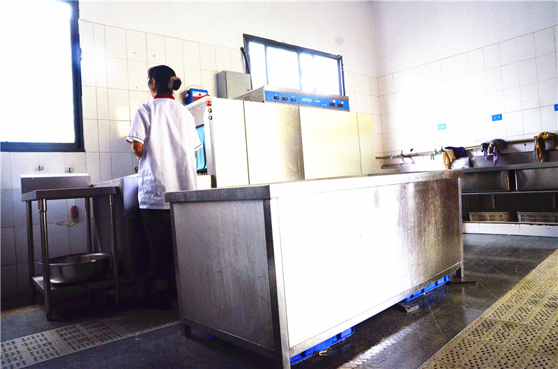 西华大学学校食堂榴莲网站视频设备现场图片