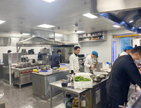成都学校食堂厨具榴莲网站视频设备生产厂家告诉你选择商用厨具的注意事项